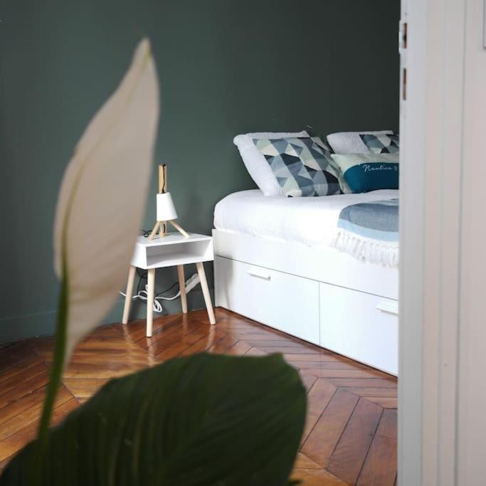 Appartement Haussmanannien Cosy - Republique París Exterior foto